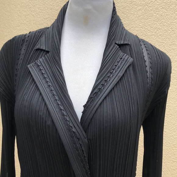 Issey Miyake Fete Fully Pleated Black Blazer and Pant Suit - Picture 4 of 13